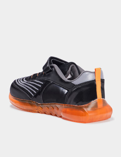 Baskets running lumineuses Naruto noir garçon