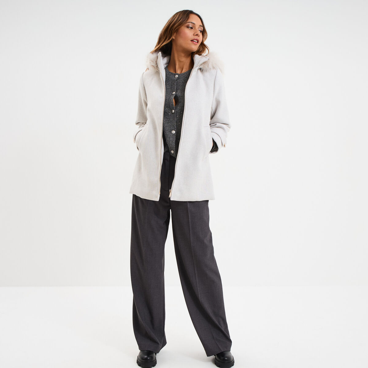 Manteau &agrave; capuche fausse fourrure gris clair femme