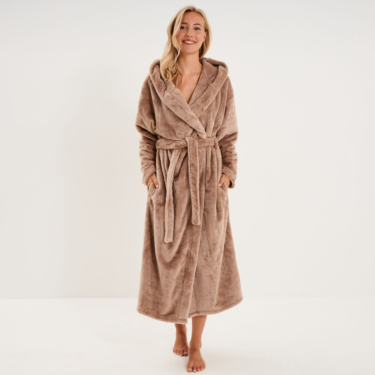 Peignoir effet velours &agrave; capuche beige femme