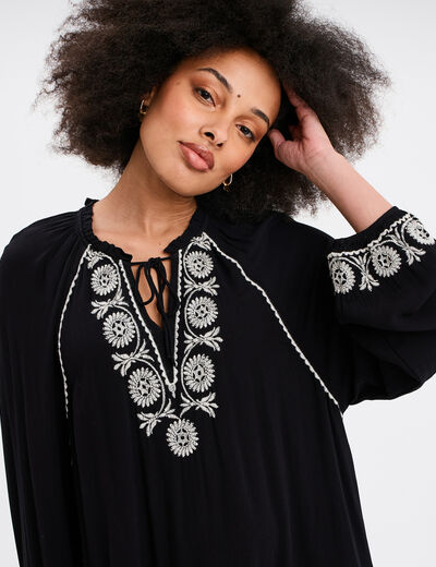 Robe brodée col tunisien manches longues noir femme