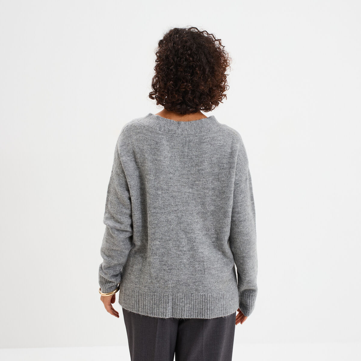 Pull droit ample col V fentes aux c&ocirc;t&eacute;s gris clair femme