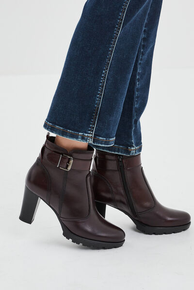 Bottines à talons avec boucles en cuir bordeaux femme