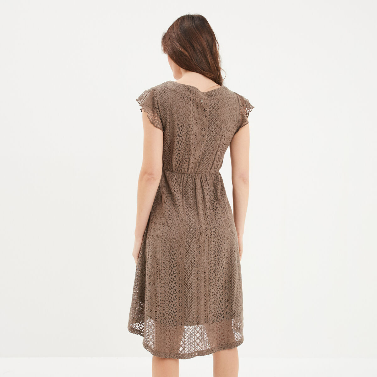 Robe longueur genou dentelle &eacute;vas&eacute;e marron fonc&eacute; femme