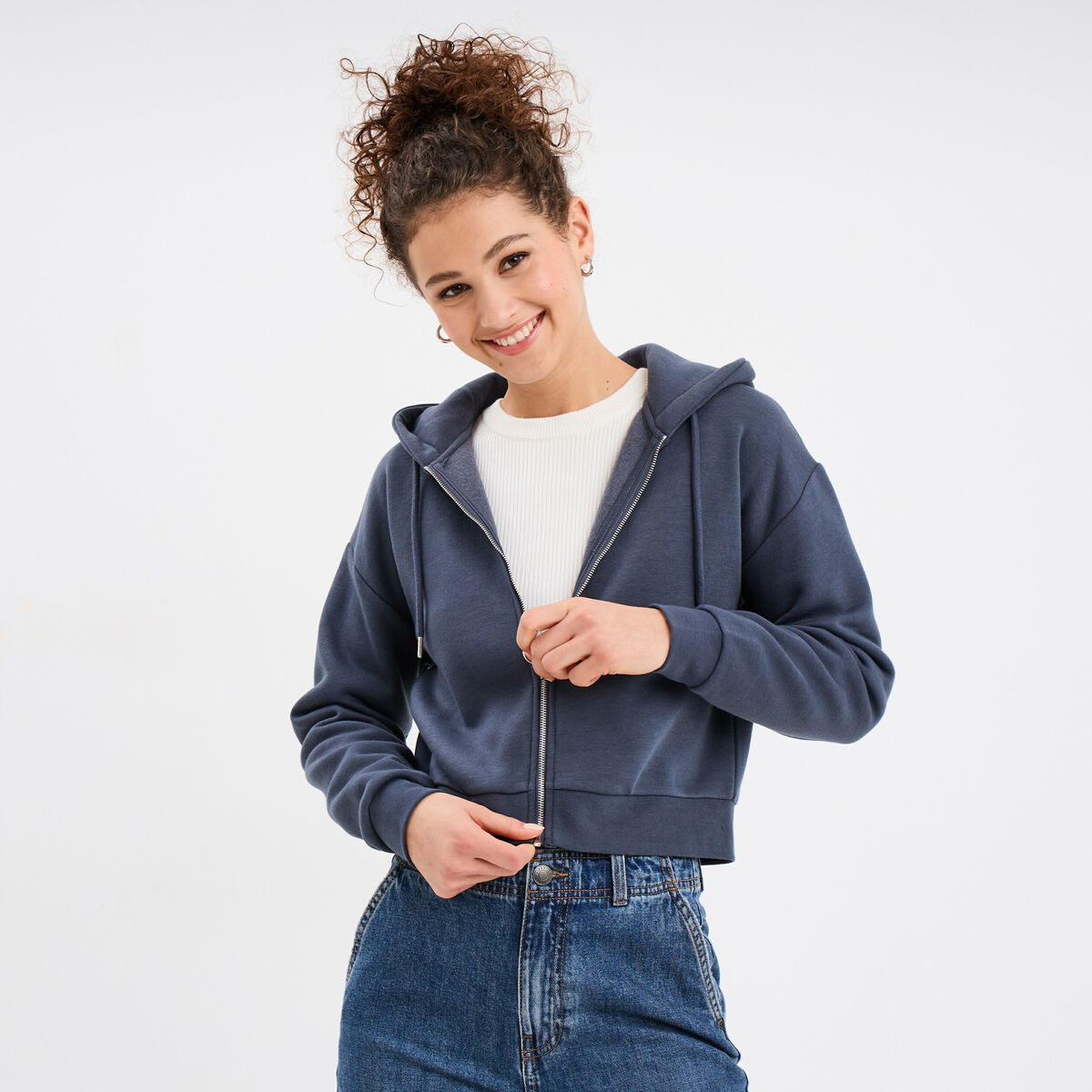 Sweat zippé à capuche court bleu gris femme