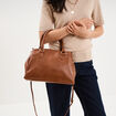 Sac &agrave; main bandouli&egrave;re amovible 3 poches marron cognac femme