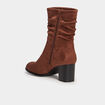 Bottines plissées aspect daim à talons marron femme