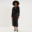 Robe longue &eacute;paules d&eacute;tails bijoux noir femme