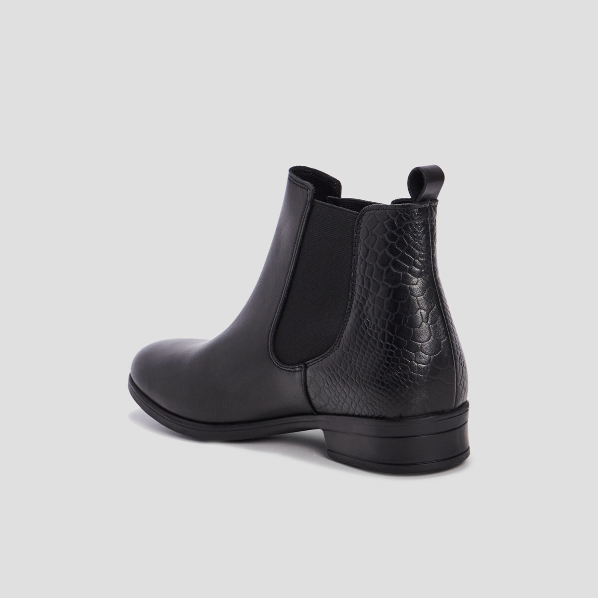Bottines chelsea plates en cuir noir femme