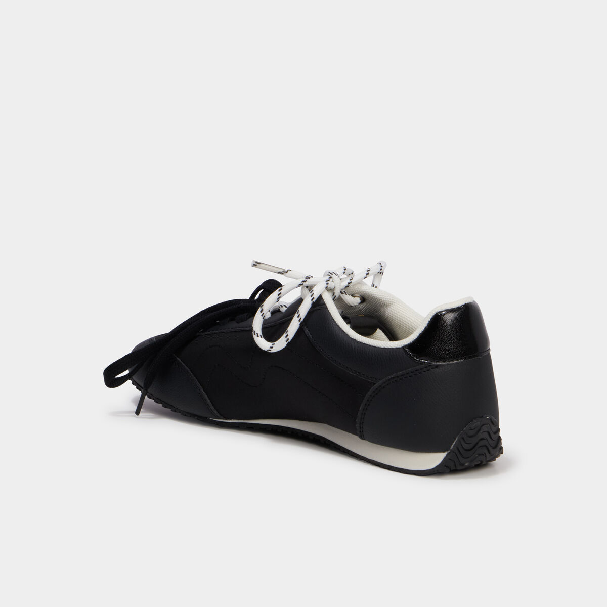 Baskets &agrave; lacets doubles semelle fine noir femme