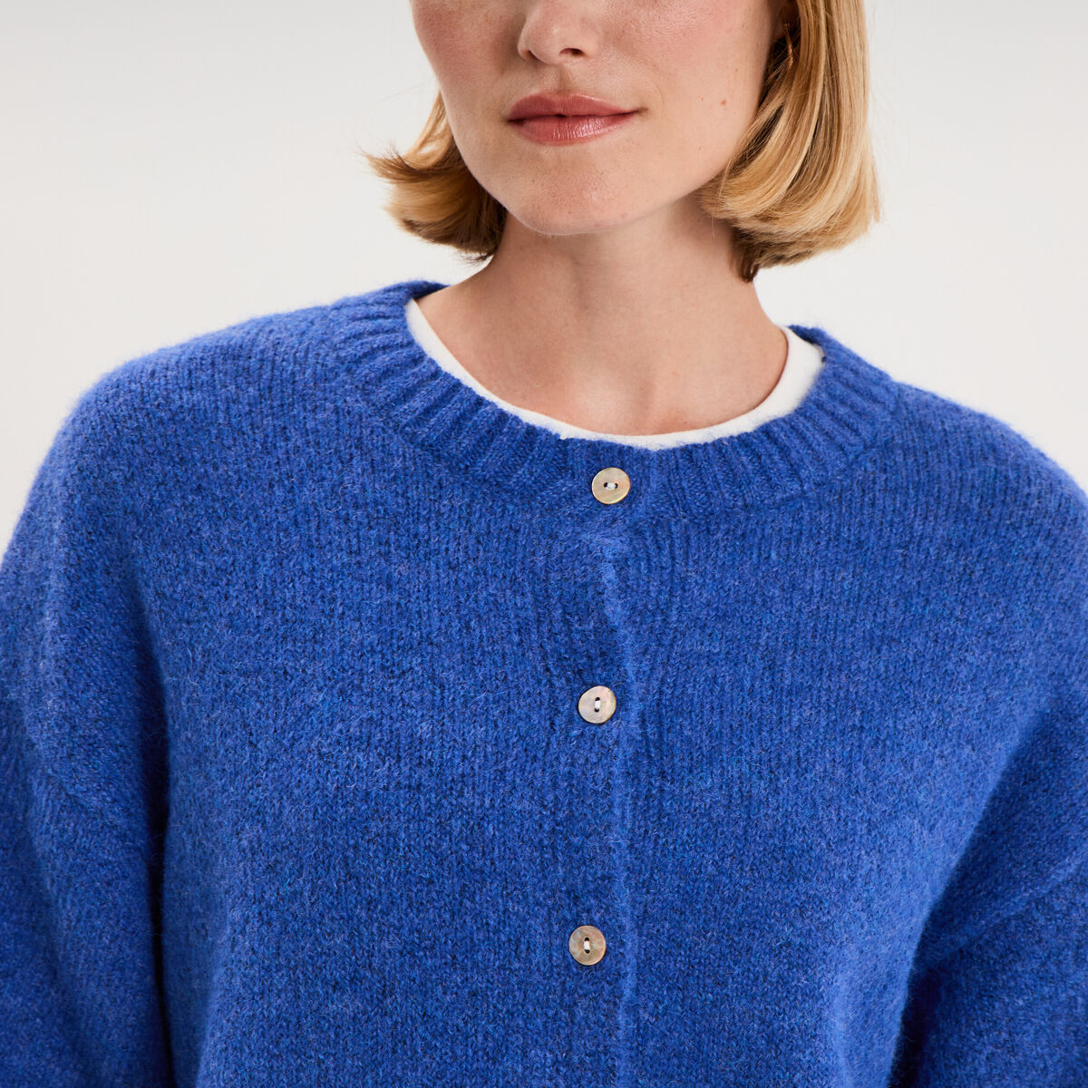 Gilet boutonn&eacute; manches courtes col rond bleu roi femme