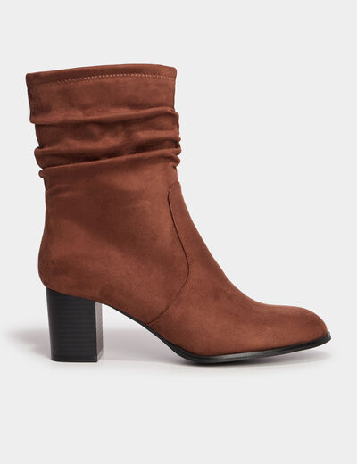 Bottines plissées aspect daim à talons marron femme