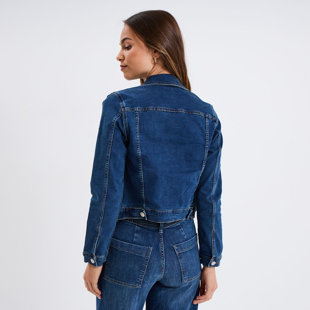 Veste en jean ajust&eacute;e boutonn&eacute;e denim stone femme
