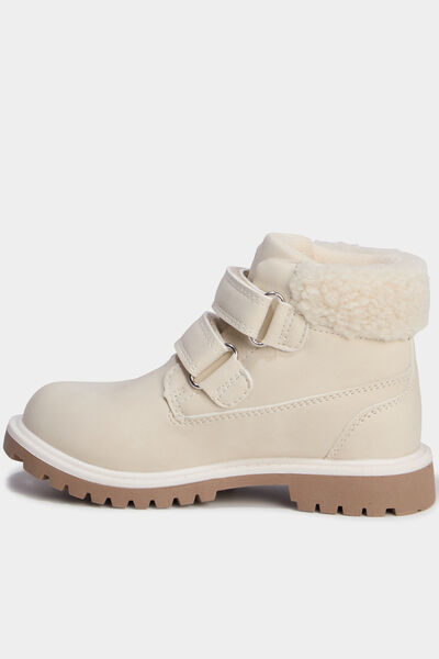 Bottines &agrave; scratchs fausse fourrure creme fille