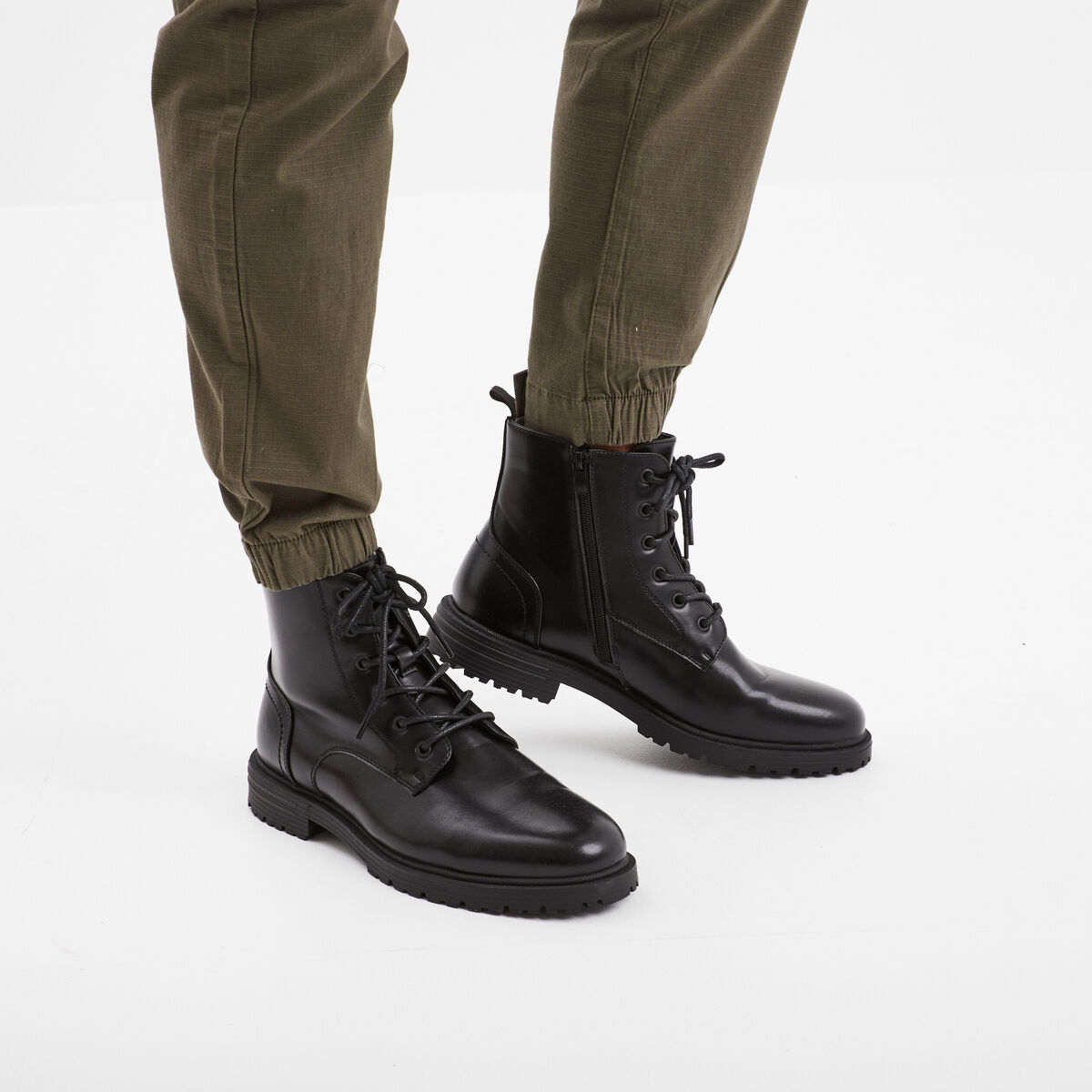 Bottines zipp&eacute;es effet similicuir noir homme