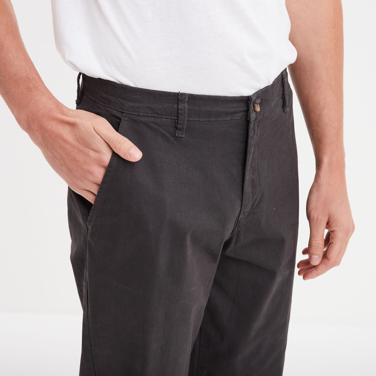 Pantalon chino droit stretch gris fonc&eacute; homme
