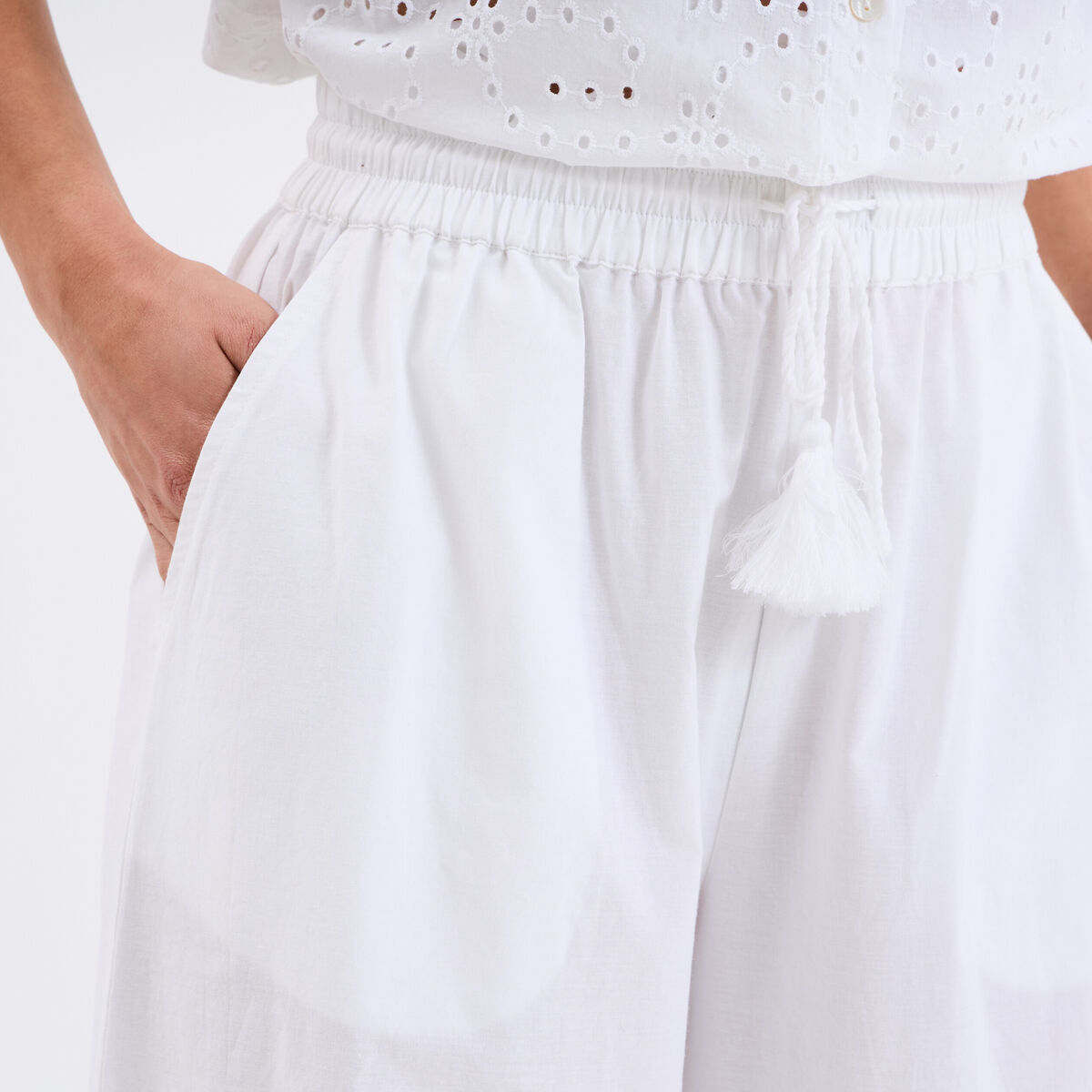 Pantalon avec broderie anglaise blanc femme