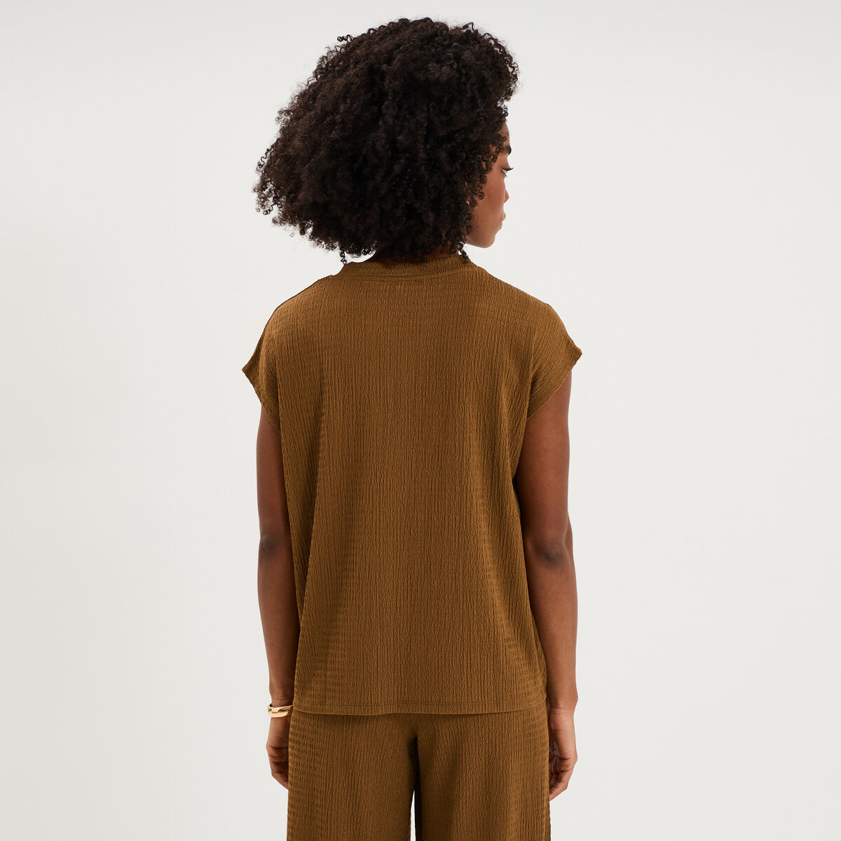 T-shirt gaufr&eacute; col rond avec boutons beige femme