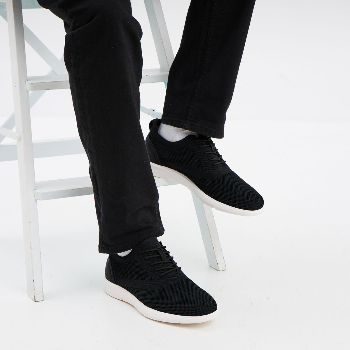 Derbies &agrave; lacets effet tricot noir homme