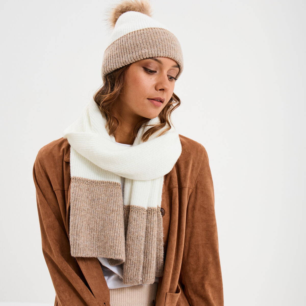Ensemble &eacute;charpe et bonnet sable femme
