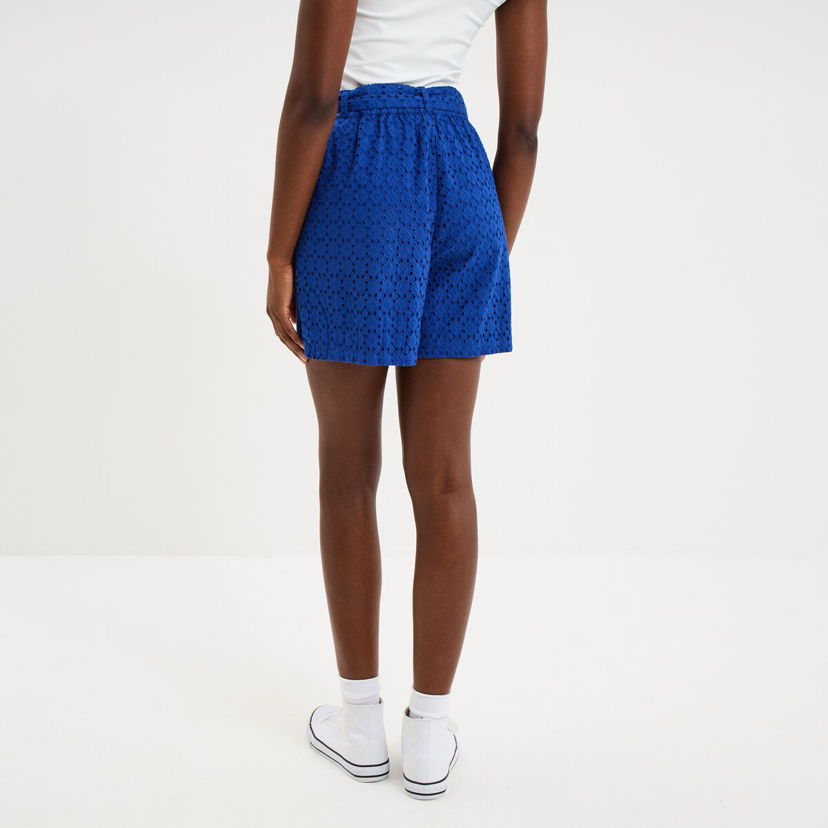 Short large broderie anglaise coton bleu electrique femme