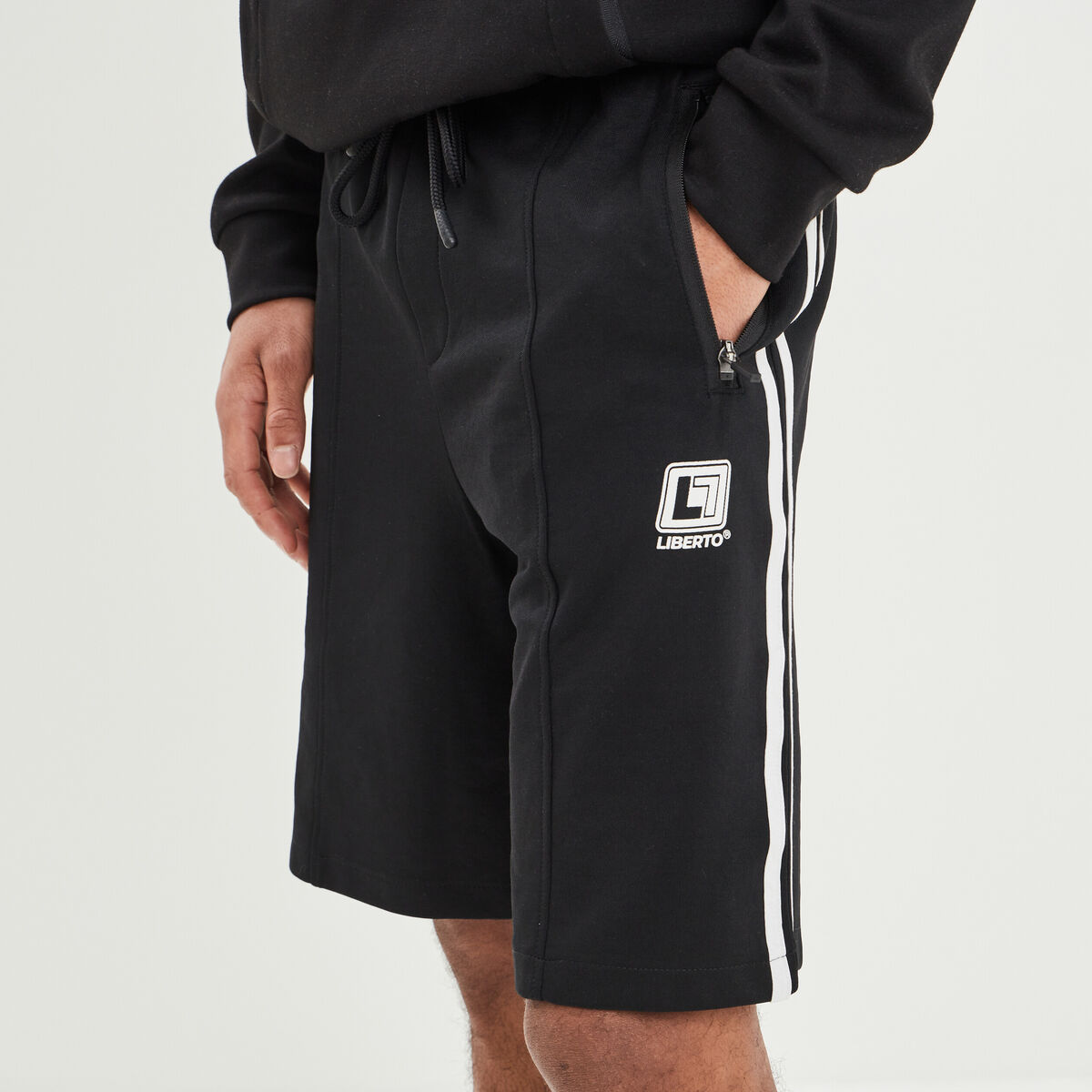 Short jogging droit &eacute;lastiqu&eacute; Liberto noir homme