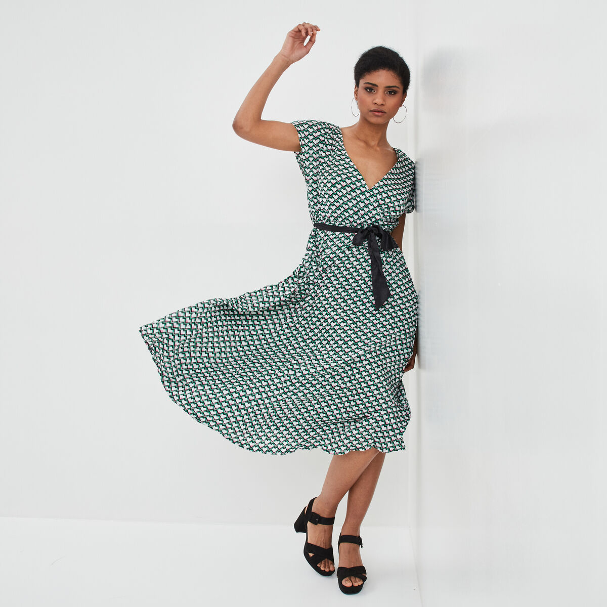 Robe longue évasée plissée et ceinturée vert femme
