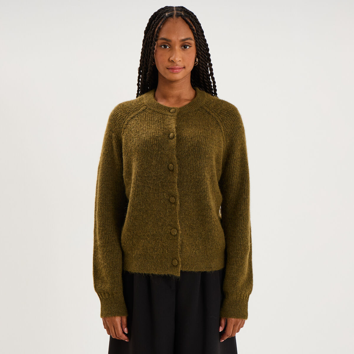 Gilet cardigan col rond boutonn&eacute; vert olive femme
