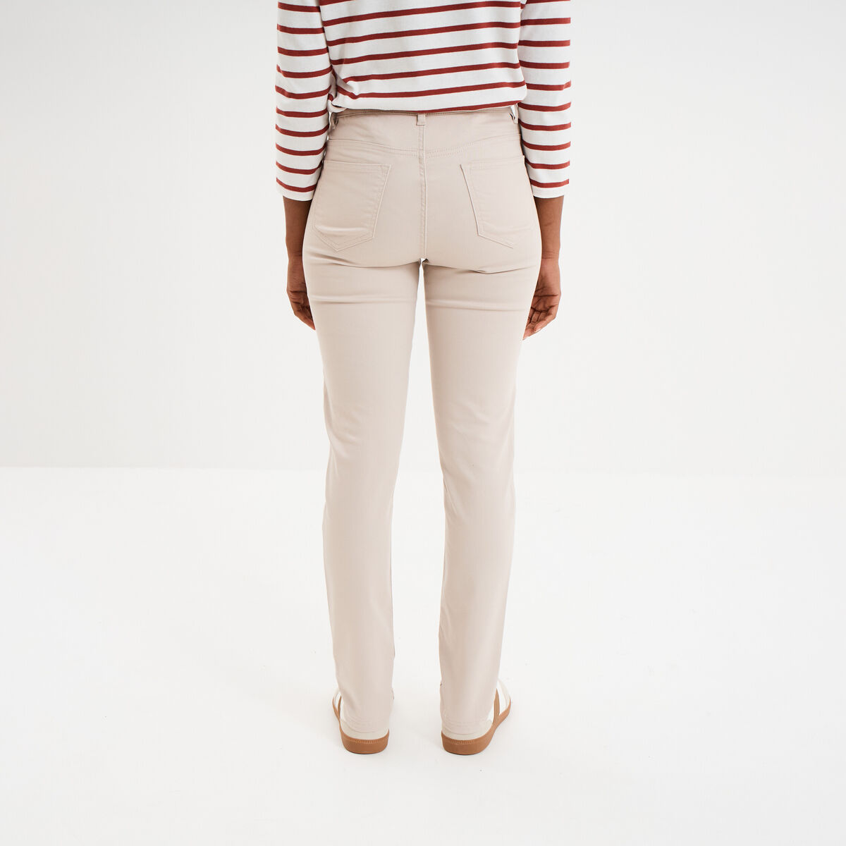 Pantalon slim en coton elasthanne beige femme
