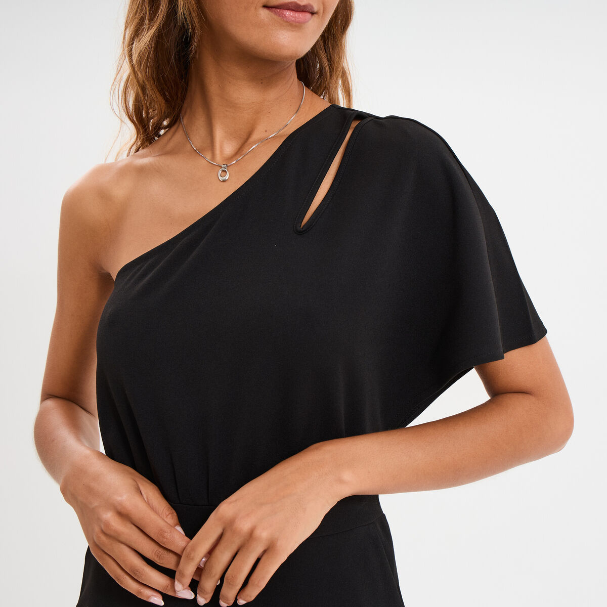 Combinaison pantalon col asym&eacute;trique noir femme