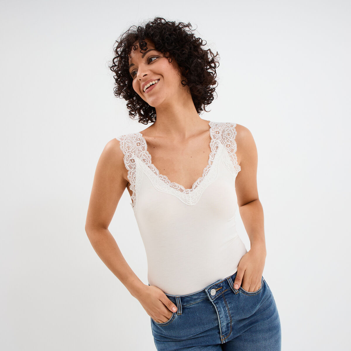 D&eacute;bardeur ajust&eacute; avec dentelle col V blanc femme
