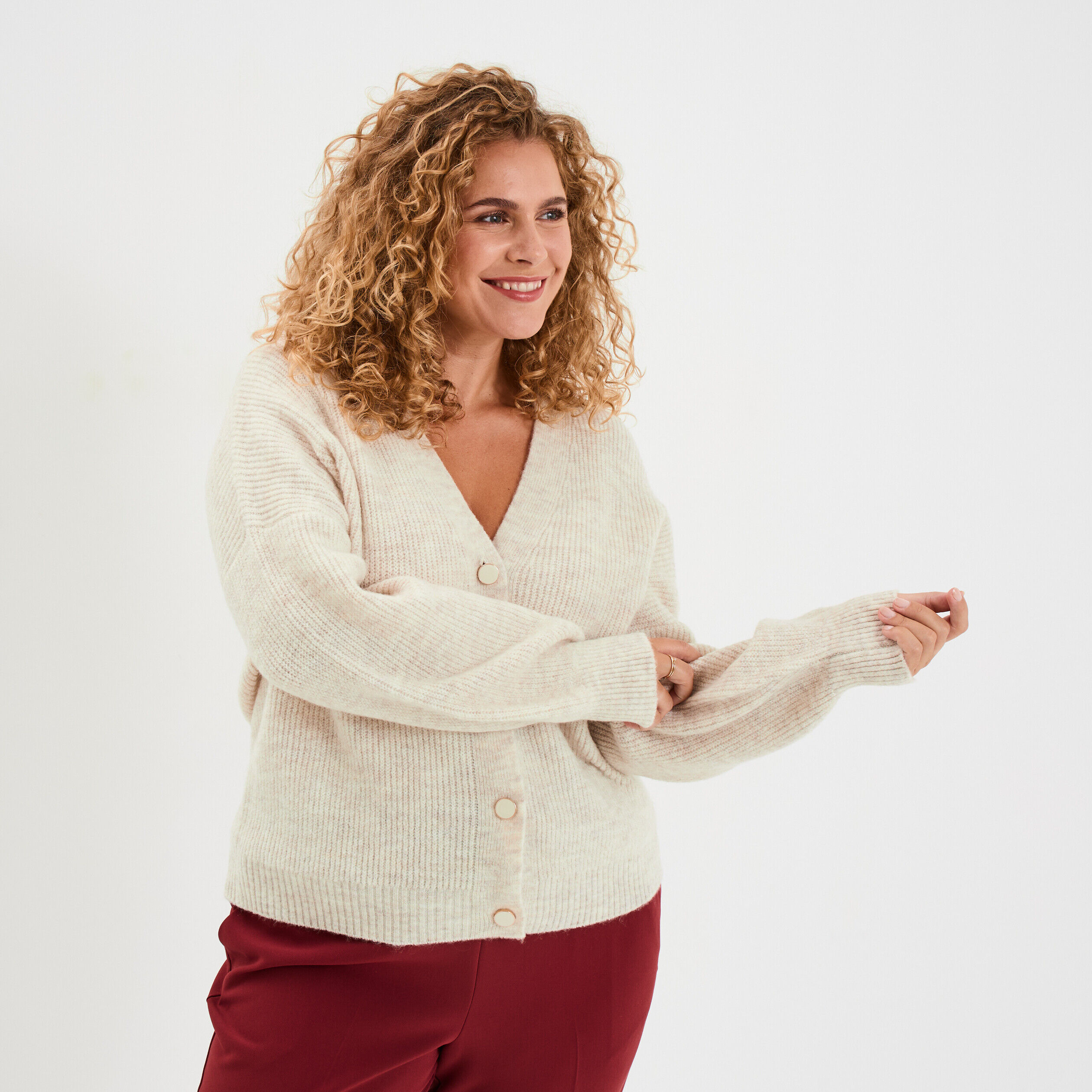 Gilet col en V boutonné manches longues beige femme grande taille MODAVISTA