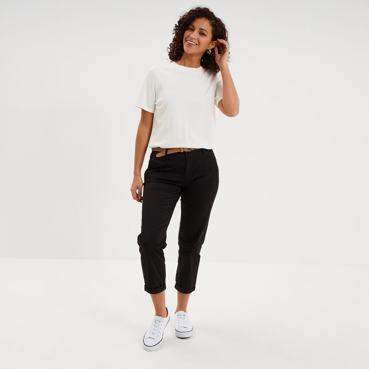 Pantalon chino 7/8&egrave;me ceinture tress&eacute;e noir femme