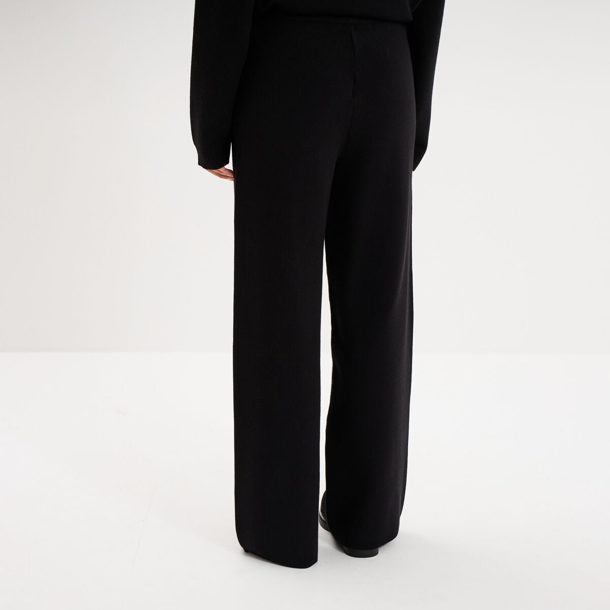 Pantalon large en maille cropped noir femme