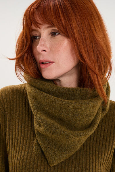 &Eacute;charpe triangulaire en maille douce vert olive femme