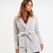 Peignoir mi-long effet polaire ceintur&eacute; gris clair femme