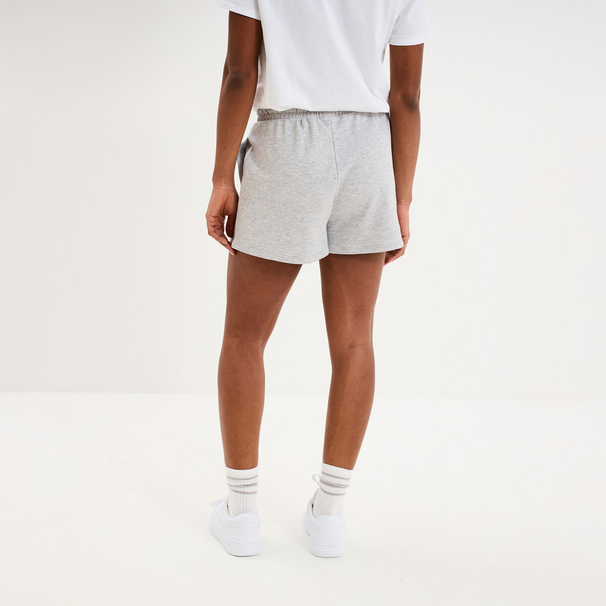 Short de jogging molletonn&eacute; ajust&eacute; gris clair femme