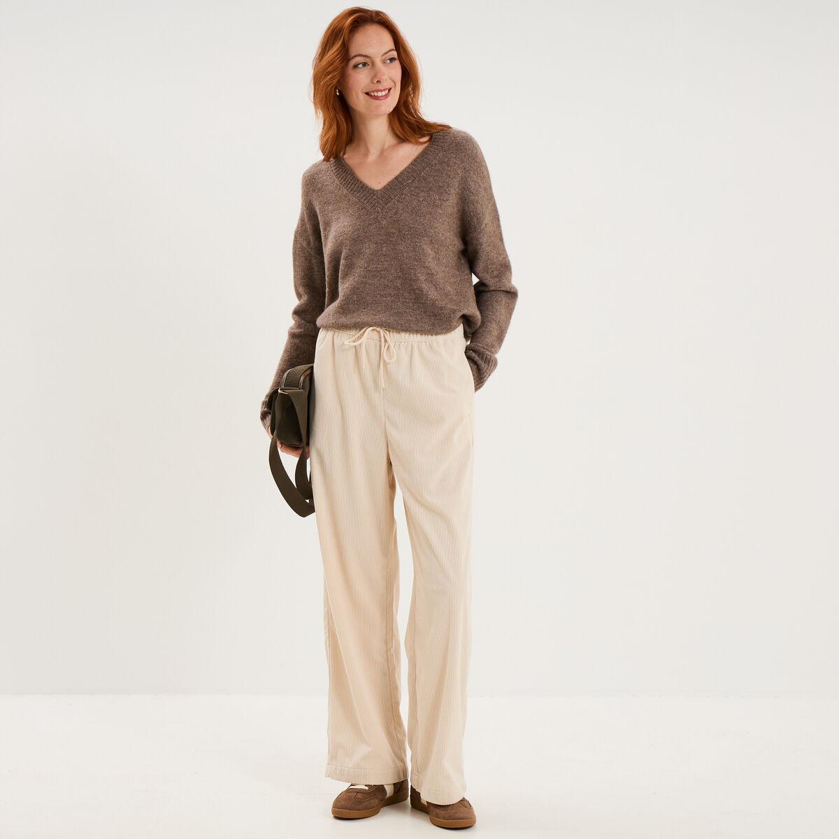 Pantalon large effet velours c&ocirc;tel&eacute; sable femme