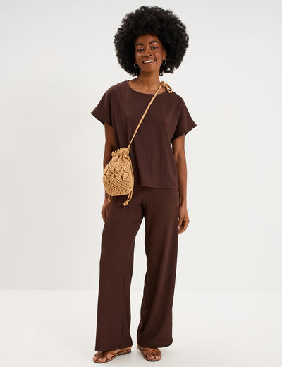 T-shirt gaufr&eacute; col rond manches courtes marron fonc&eacute; femme