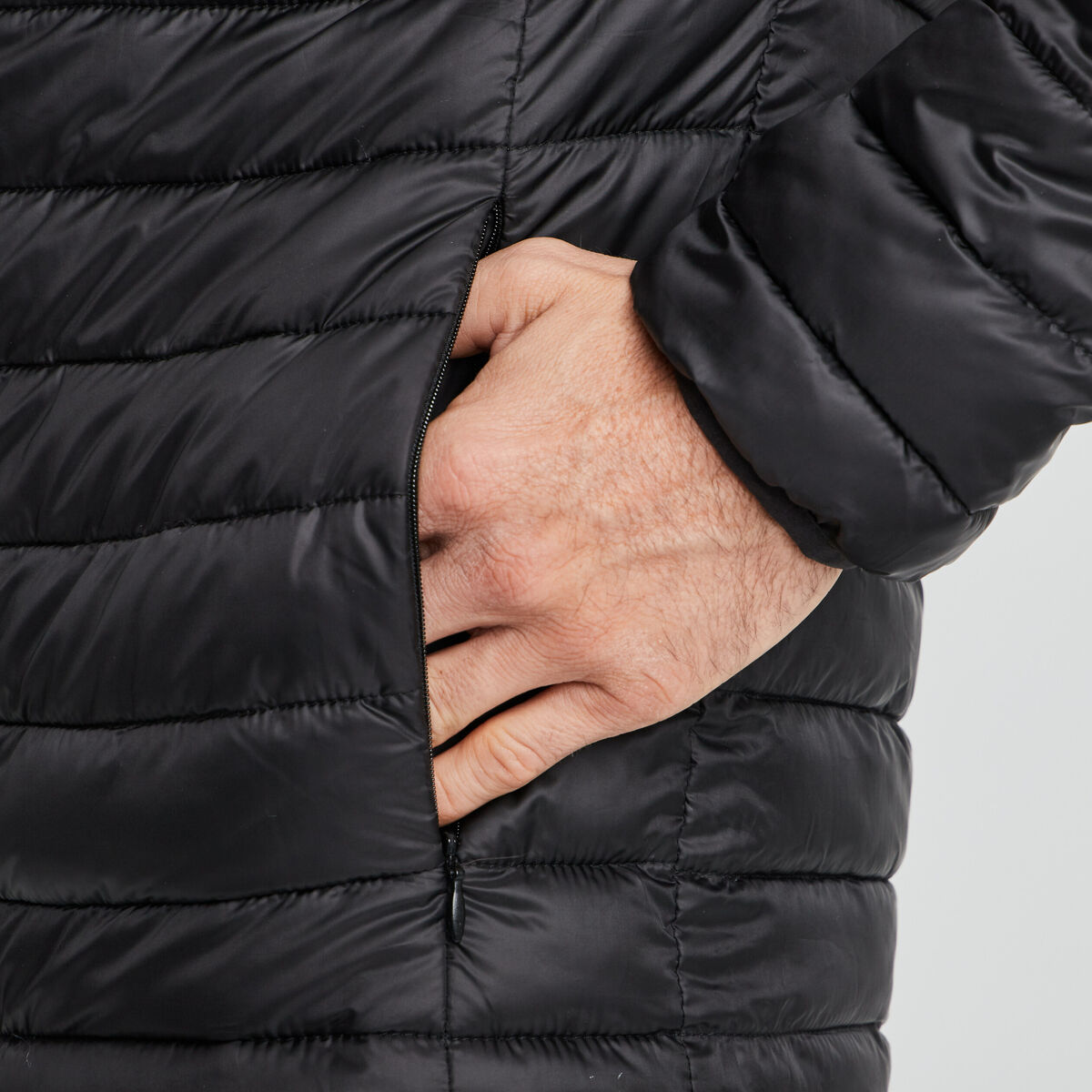Doudoune l&eacute;g&egrave;re d&eacute;perlante &agrave; capuche noir homme
