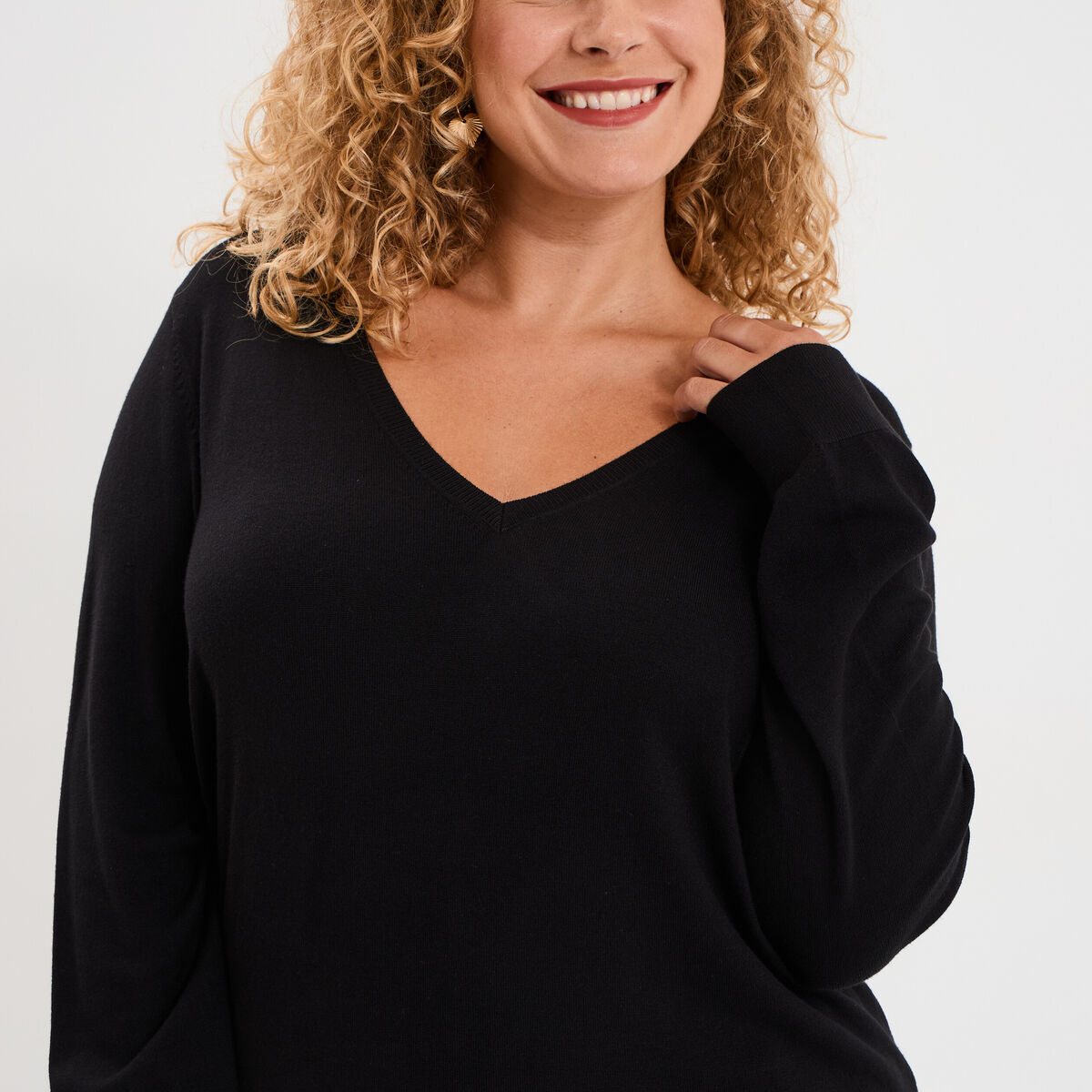 Pull fin col en V manches longues noir femme grande taille
