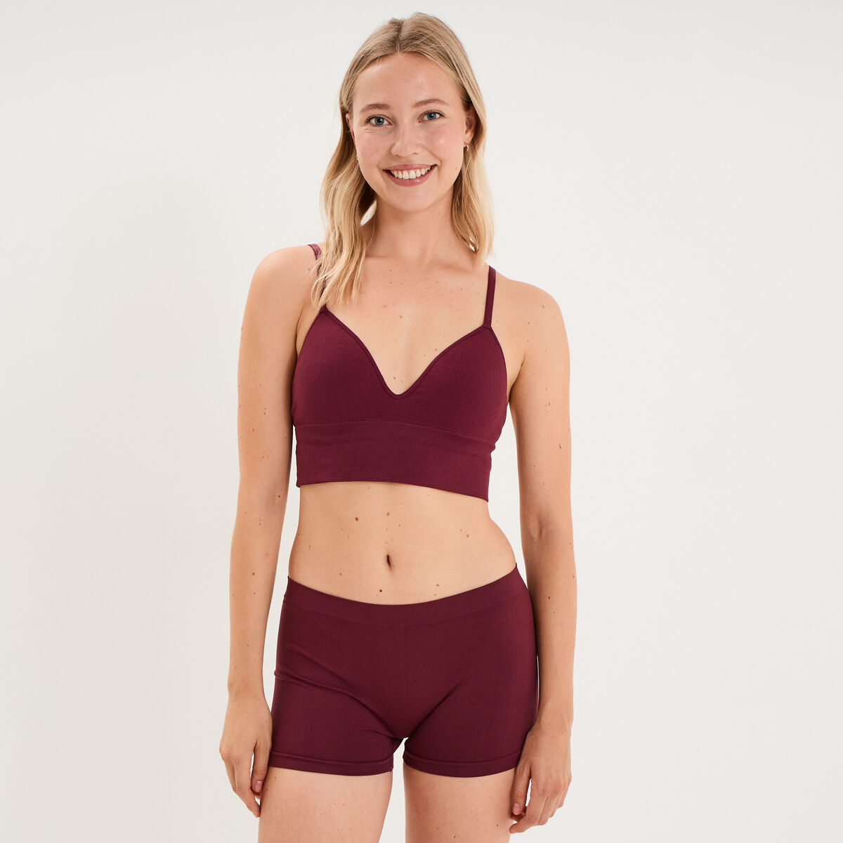 Shorty sans couture taille &eacute;lastiqu&eacute;e prune femme