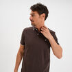 Polo manches courtes bords contrastés marron foncé homme