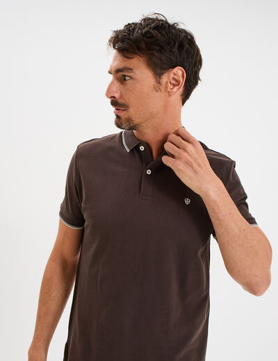 Polo manches courtes bords contrastés marron foncé homme