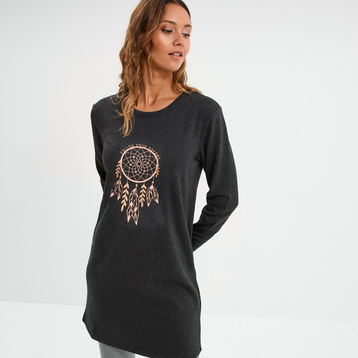 Chemise de nuit t-shirt col rond gris fonc&eacute; femme