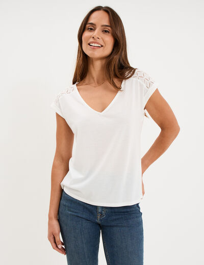 T-shirt col en V ajour&eacute; &eacute;paules et dos blanc femme
