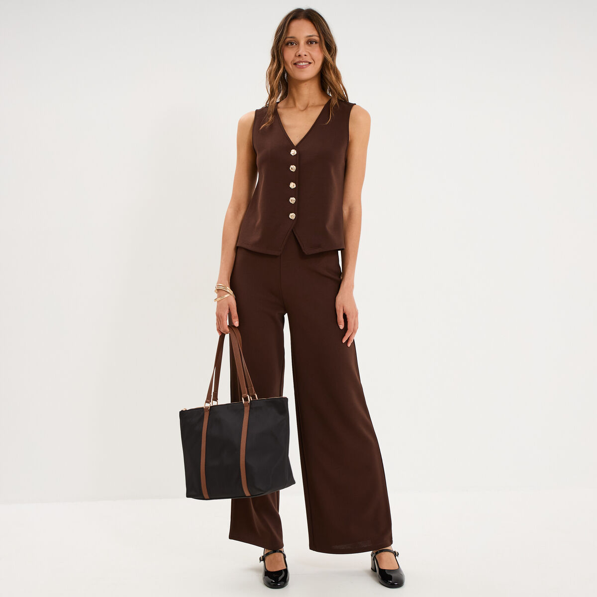 Gilet sans manches ajust&eacute; col en V marron fonc&eacute; femme