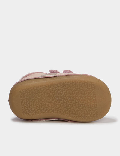 Bottillons &agrave; scratchs en cuir rose clair b&eacute;b&eacute; fille