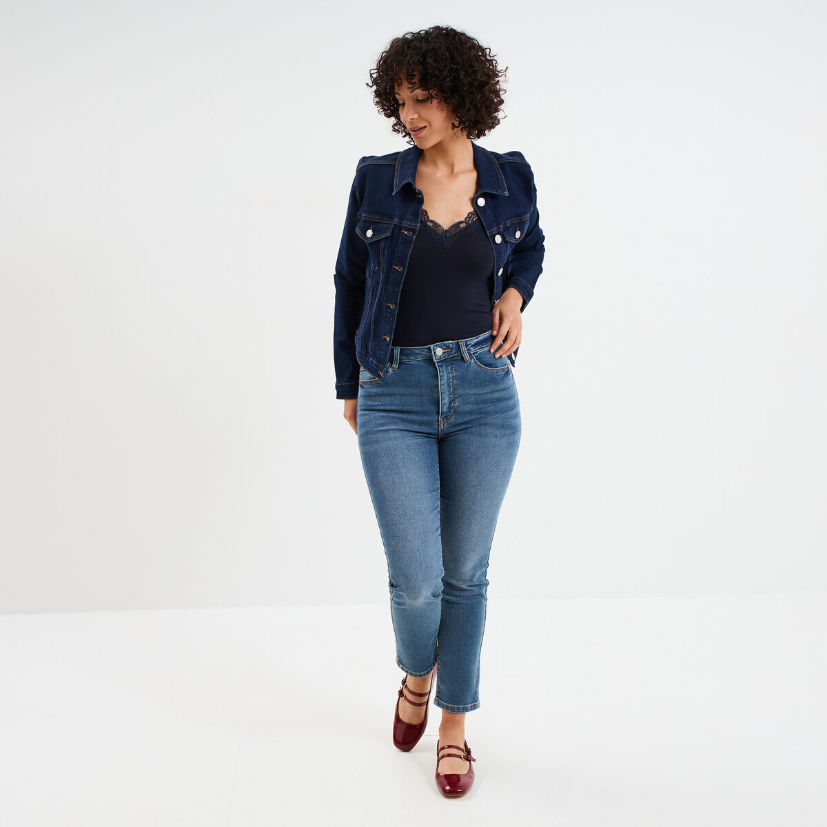 D&eacute;bardeur ajust&eacute; avec dentelle col V bleu fonc&eacute; femme