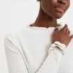 T-shirt effet gaufr&eacute; col montant blanc femme