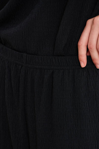 Pantalon effet gaufr&eacute; fluide noir femme